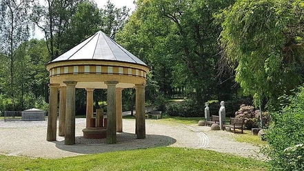 Bad Alexandersbad - Quellenplatz
