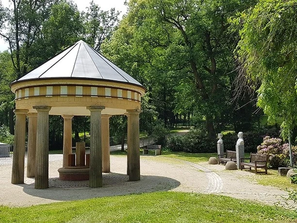 Bad Alexandersbad - Quellenplatz