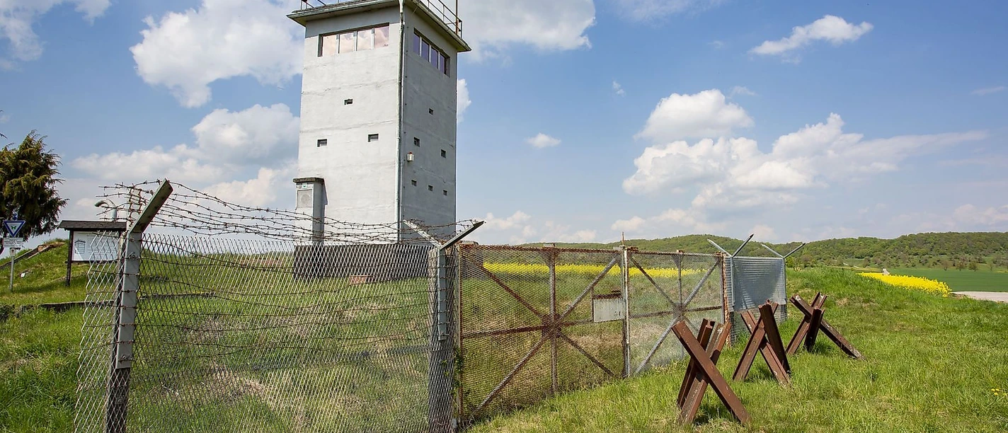 Relikte der alten Grenzanlage: der Grenztum bei Gombertshausen