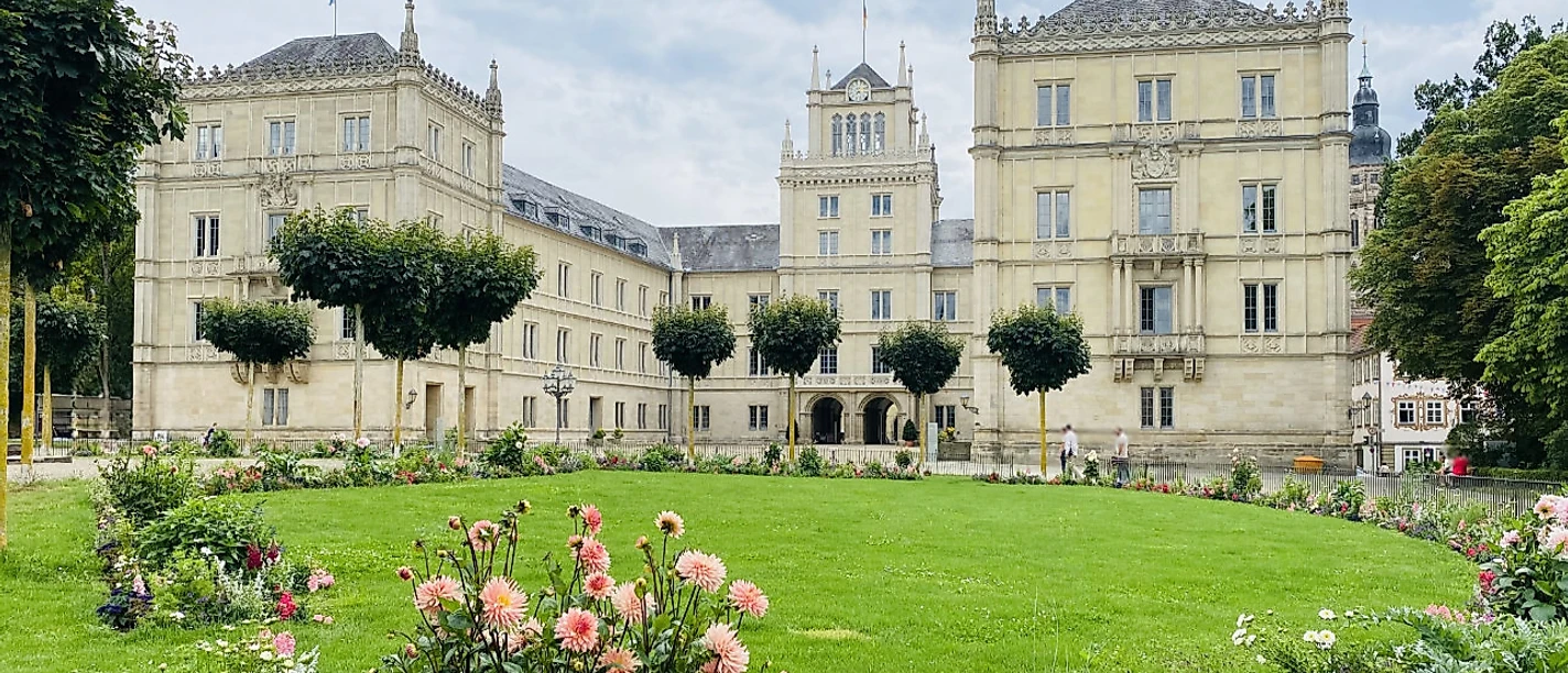 Schloss Ehrenburg mit Rondell