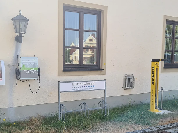 E-Bike Ladestation und Fahrradreparaturstation