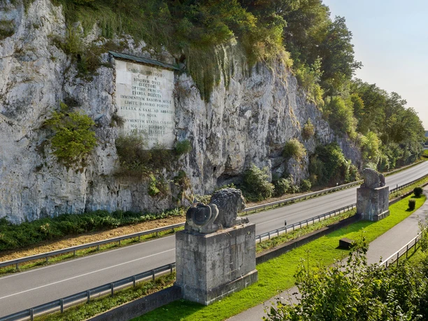 Luftaufnahme Löwendenkmal B 16 Bad Abbach
