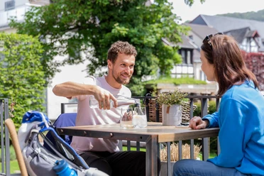 Pause auf der Terrasse in Café und Bar Marielle