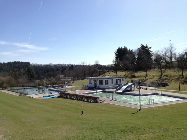 Das Freibad im Frühjahr
