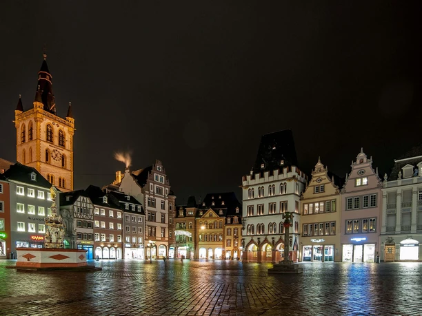 Hauptmarkt Trier bei Nacht