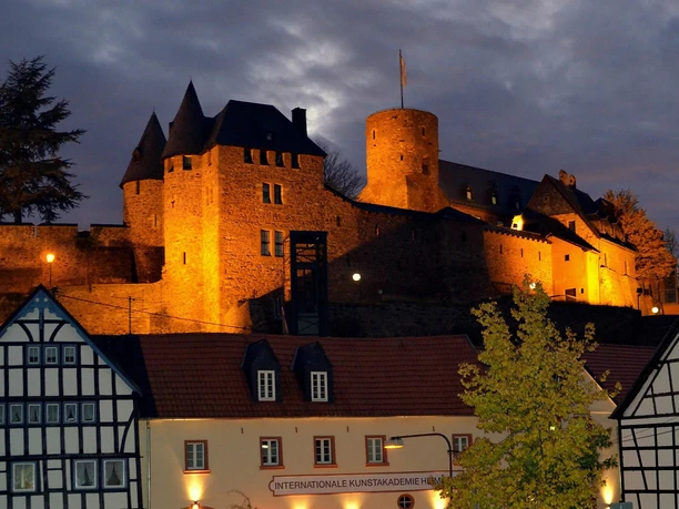 Kunstakademie in abendlicher Stimmung
