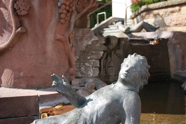 Am Rutschbrunnen kann man sich erfrischen..