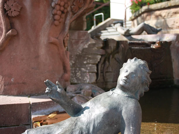 Am Rutschbrunnen kann man sich erfrischen..