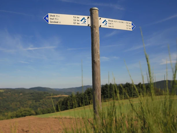 Wegweiser AhrSteig bei Sierscheid