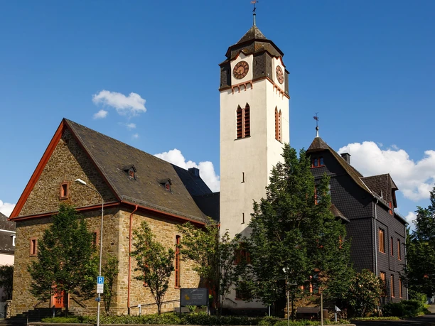 Katholische Kirche Haiger (Maria Himmelfahrt) 1