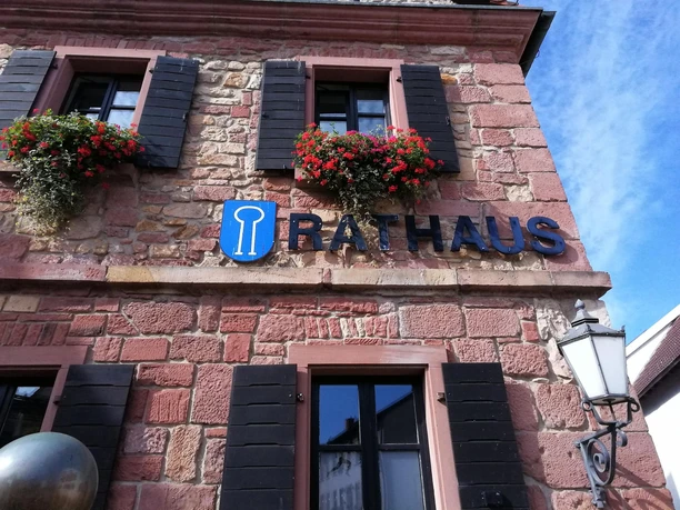 ... das historische Rathaus.