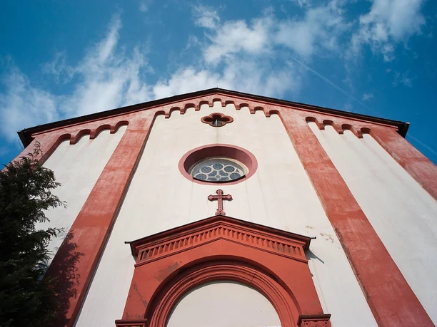 Kirche Frücht Front