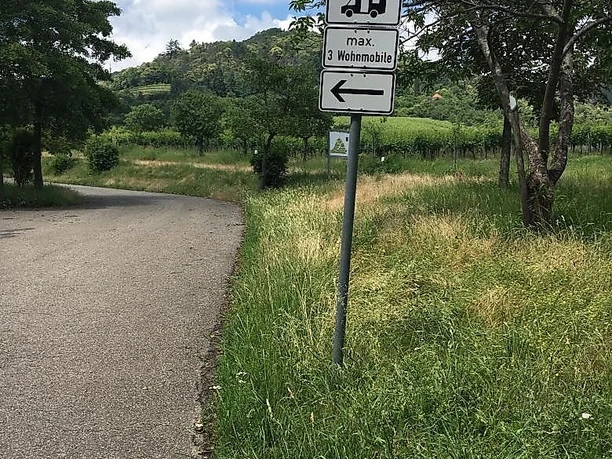 Reisemobil-Hinweis-Schild