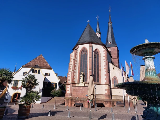 Deidesheim - Stadtkern mit St. Ulrich Kirche