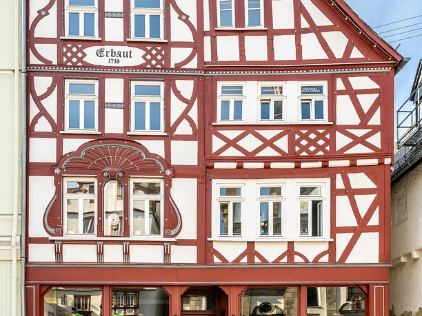 Ansicht Haus Roetig mit Pendeluhr