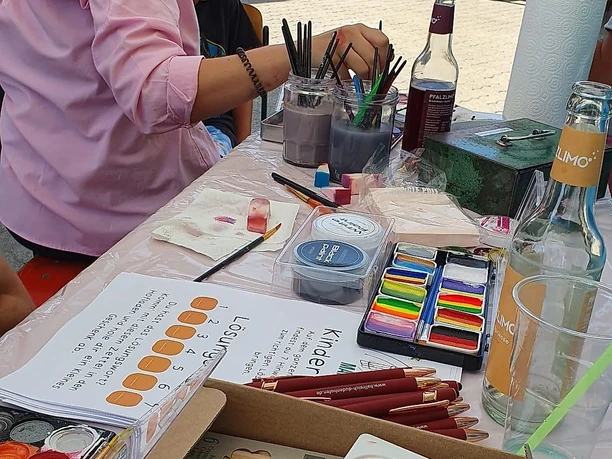 Kinderschminken auf dem Hoffest