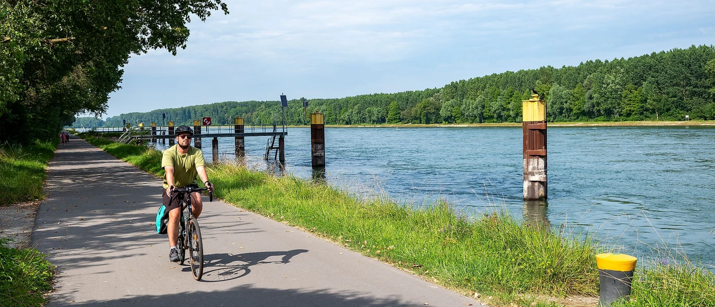 Auf dem Rheinradweg euroVelo15