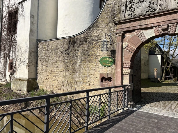 Außenansicht - Brücke Burggraben