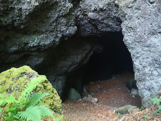 Kleine Höhle