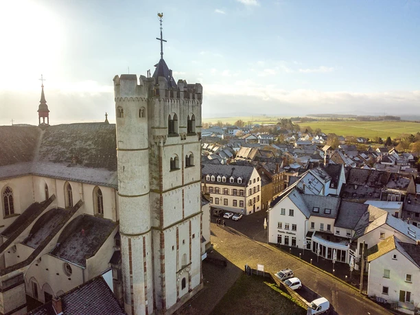 Blick auf Münstermaifeld mit Stiftskirche