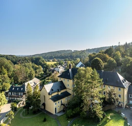 Kloster und Wallfahrtskirche-Vogelperspektive