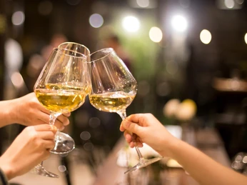 Gemeinsames Anstoßen