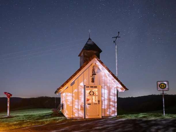 Kapelle bei Nacht Foto 2