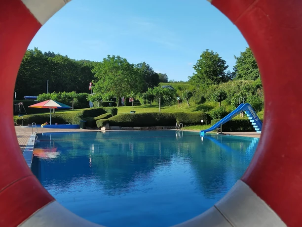 Freibad Hallgarten2
