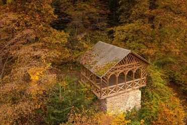 Die Balduinshütte thront über dem Liesertal