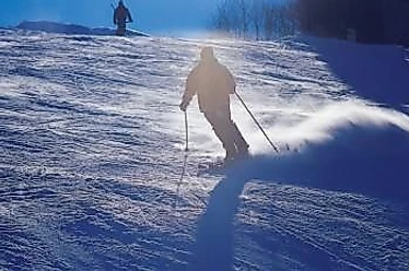 Skilift und Abfahrtski