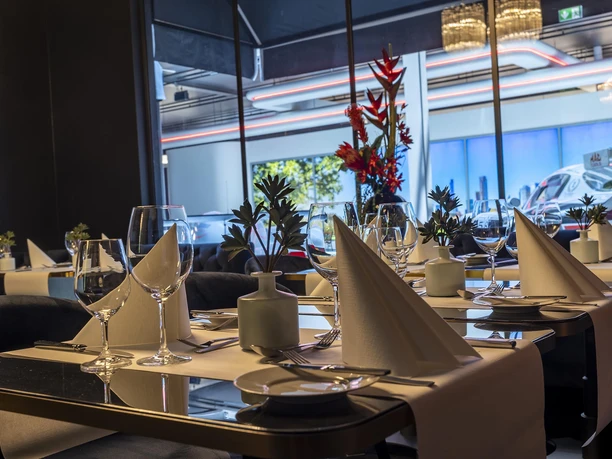 Eingedeckter Tisch im VIP-Raum des Restaurants