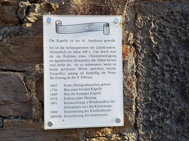 Infotafel an der Kapelle
