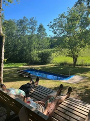 Wassertretbecken mit Ruheliege
