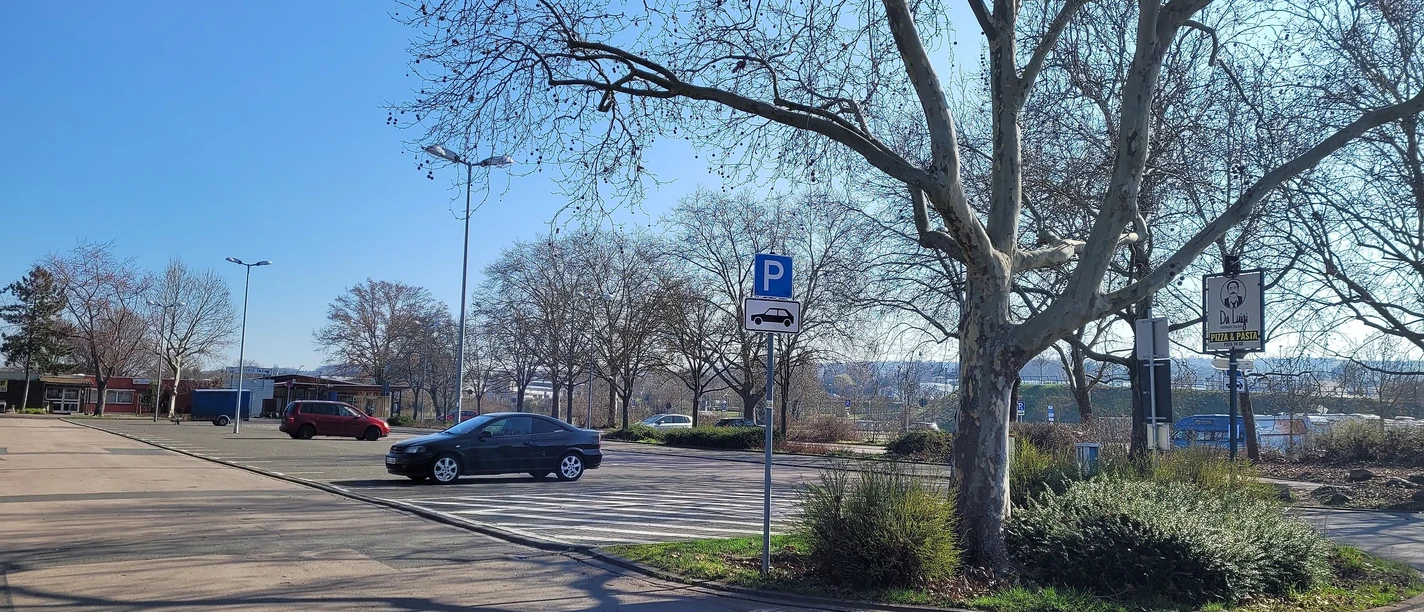 Parkplatz am Freibad