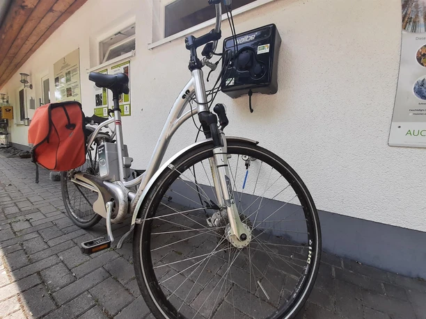E-Bike Ladestation,Camping im Eichenwald