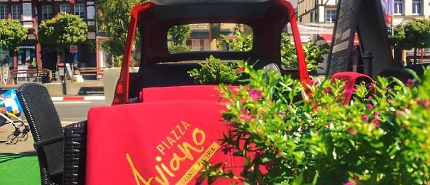 Piazza Aviano Marktplatz