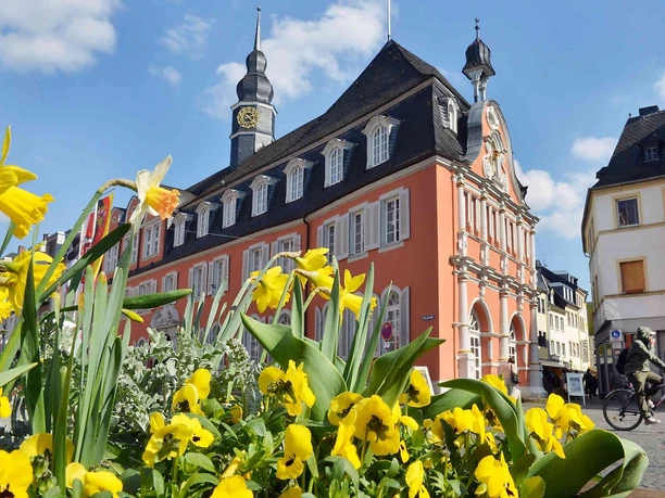 Altes Rathaus im Frühling