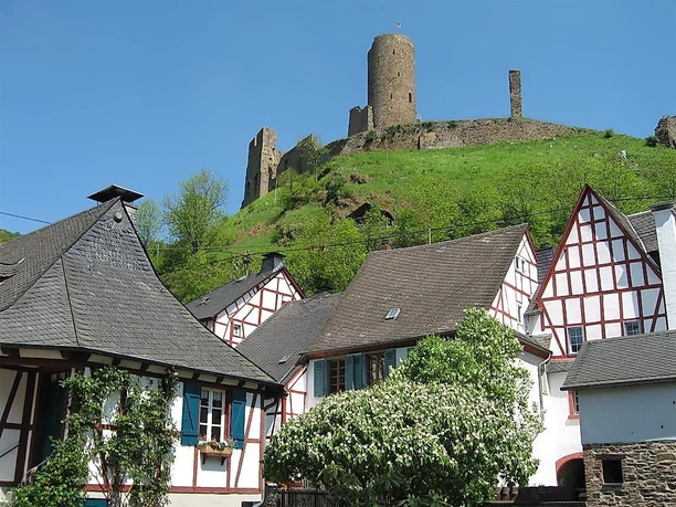 Monreal Blick zur Burg