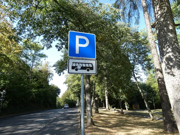SchildBusparkstreifen