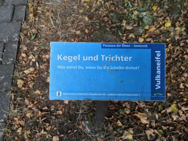 Kegel und Trichter Hinweisschild