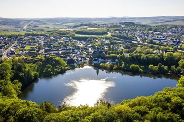 Blick von oben auf das Ulmener Maar