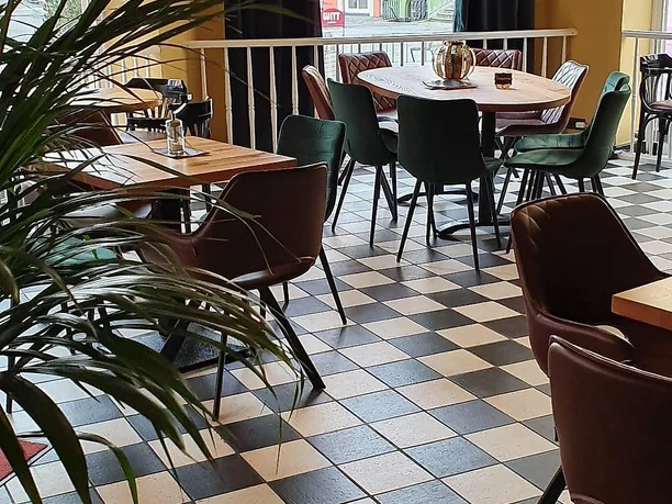 Innenansicht Cafe am Markt 3