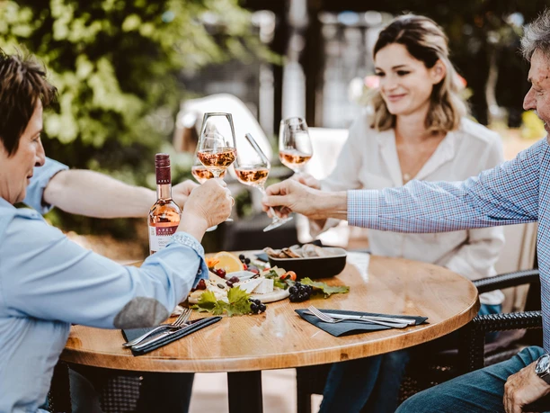 Weingut-Gästehaus Apel Nittel (1)