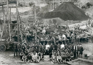 Die Belegschaft der Grube Schlagkatz in Jahre 1887