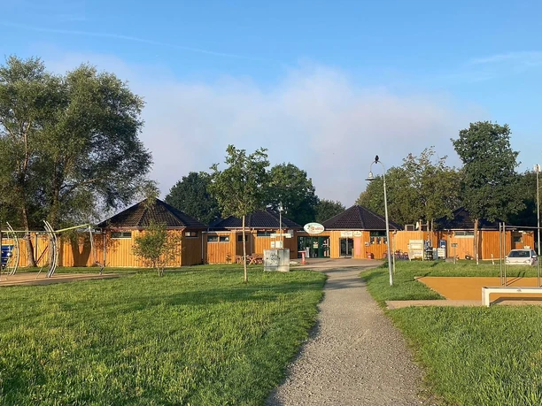 Badestrand und Seeterrasse Aartalsee 1