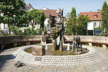Geschichts- u. Brauchtumsbrunnen 3
