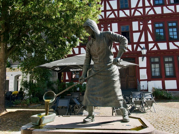 Hüttenplatz 2