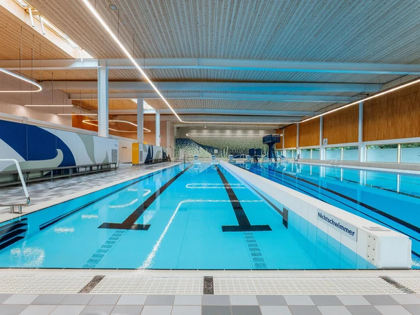 Schwimmbecken