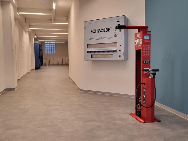 Servicestation und Schlauchautomat Radgarage