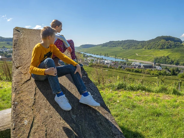 Skulptur "Knie im Gelenk" (2)